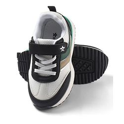 Cute Walk by Babyhug Velcro Closure Sneaker Shoes With Star Applique - Black