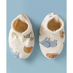 Babyhug 100% Cotton Interlock Knit Cap Mittens & Booties With Jungle Theme Print White - Diameter 11.5 cm