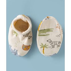 Babyhug 100% Cotton Interlock Knit Cap Mittens & Booties With Jungle Theme Print White - Diameter 11.5 cm