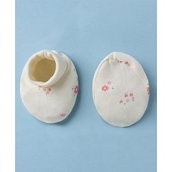 Babyhug 100% Cotton Interlock Knit Cap, Mitten & Booties With Floral Print In White - Diameter 10.5 cm