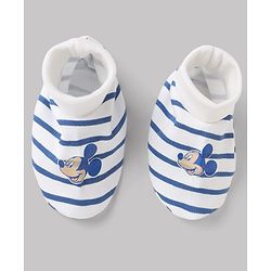 Babyhug Disney Cap Mitten and Booties With Mickey Mouse Graphic in White Cap Diameter - 9.5 cm