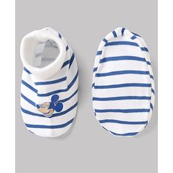 Babyhug Disney Cap Mitten and Booties With Mickey Mouse Graphic in White Cap Diameter - 9.5 cm