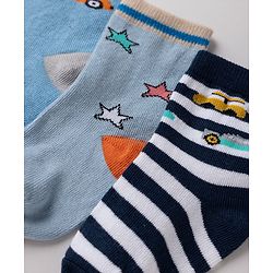 Cute Walk By Babyhug Non Terry Knit Anti Bacterial Ankle Length Striped  Socks With Vehicle & Star Desgin Pack of 3 -  Black, Light Blue & White