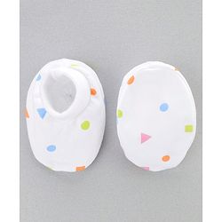 Babyhug 100% Cotton Sterilized Newborn Starter Gift set Pack of 9 - White