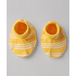 Babyhug 100% Cotton Interlock Knit Cap, Mitten & Booties In Yellow - Diameter 10.5 cm