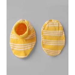 Babyhug 100% Cotton Interlock Knit Cap, Mitten & Booties In Yellow - Diameter 10.5 cm