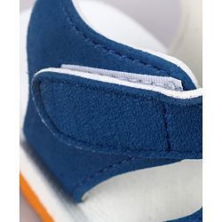 Cute Walk by Babyhug Velcro closure Sandals in Blue