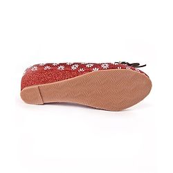 Cute Walk by Babyhug Floral Glitter Bellies - Maroon