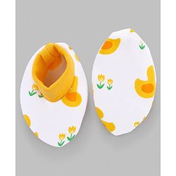 Babyhug 100% Cotton Interlock Knit Cap Mittens & Booties Set With Duck Print White - Diameter 14.5 cm