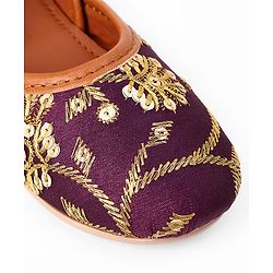 Cute Walk by Babyhug Slip On Ethnic Printed Mojaris in Purple