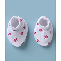 Babyhug 100% Cotton Interlock Knit Cap Mittens & Booties With Bird Print White - Diameter 15.5 cm