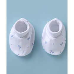 Babyhug 100% Cotton Interlock Knit Cap Mittens & Booties With Bow & Heart Print White - Diameter 16.5 cm