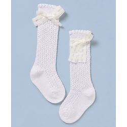 Cute Walk by Babyhug Cotton Cable Knit Calf Length Socks with Bow Applique in Pink