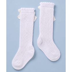 Cute Walk by Babyhug Cotton Cable Knit Calf Length Socks with Bow Applique in Pink