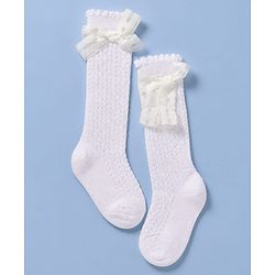 Cute Walk by Babyhug Cotton Cable Knit Calf Length Socks with Bow Applique in Pink