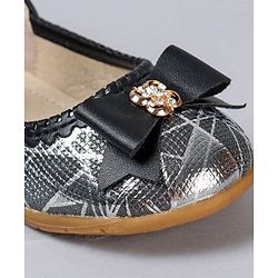 Cute Walk by Babyhug Bellies With Bow Motif - Black