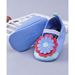 Cute Walk by Babyhug Booties Flower Motif - Blue