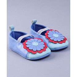 Cute Walk by Babyhug Booties Flower Motif - Blue