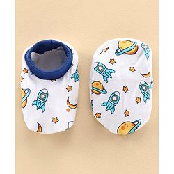 Babyhug 100% Cotton Cap & Mitten With Booties Set Space Print - Diameter 11 cm