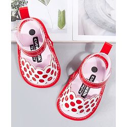 Cute Walk by Babyhug Booties - Pink