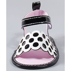 Cute Walk by Babyhug Booties - Pink