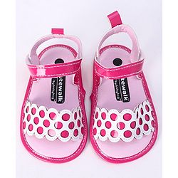 Cute Walk by Babyhug Booties - Pink