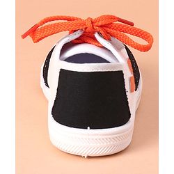 Cute Walk by Babyhug Casual Shoes - White