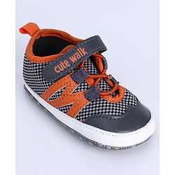 Cute Walk by Babyhug Booties - Orange Black