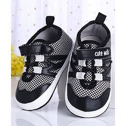 Cute Walk by Babyhug Booties - Black