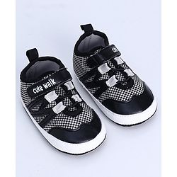 Cute Walk by Babyhug Booties - Black