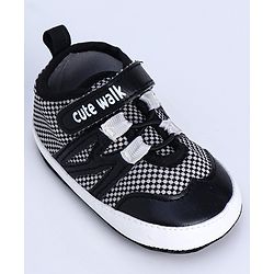 Cute Walk by Babyhug Booties - Black