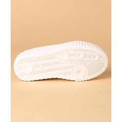 Cute Walk by Babyhug Casual Shoes - White
