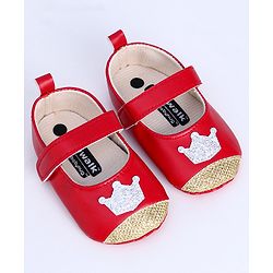 Cute Walk by Babyhug Booties Sequin Crown Patch - Red