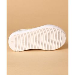 Cute Walk by Babyhug Casual Shoes - White