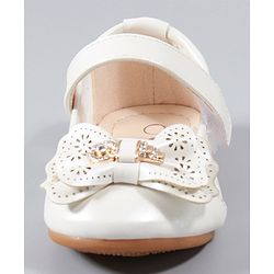 Cute Walk by Babyhug Sandals - White